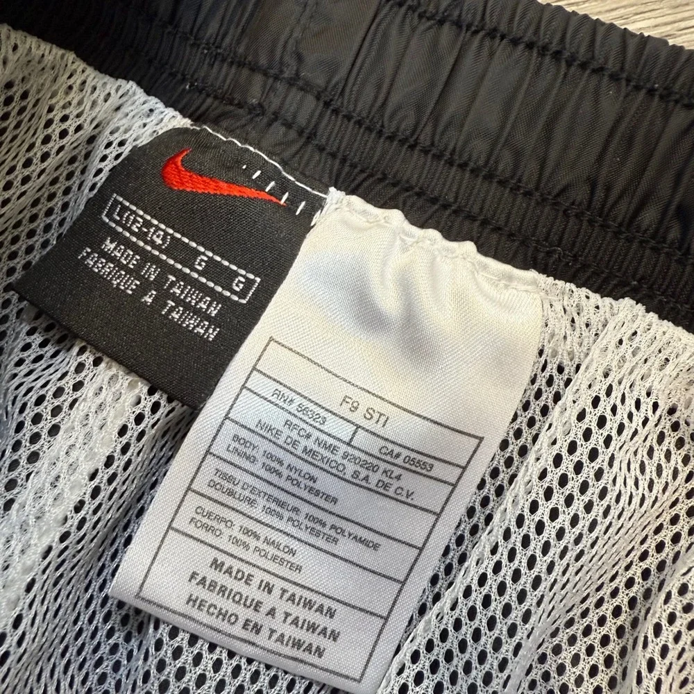 Nike Vintage Track Pants‎ Black Nylon Windbreaker Mesh Lined Boys Large 12-14